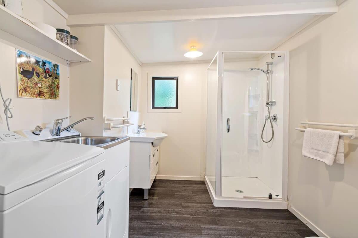 Villa Waters Edge Golden Bay Collingwood Exterior foto